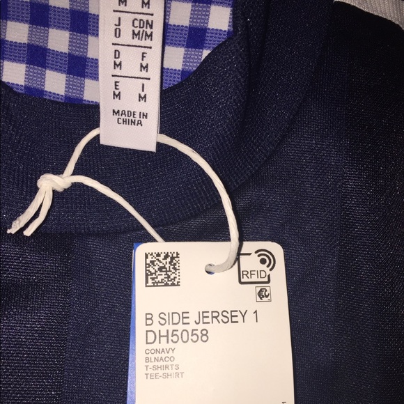 Adidas tee (M) - Picture 3 of 3